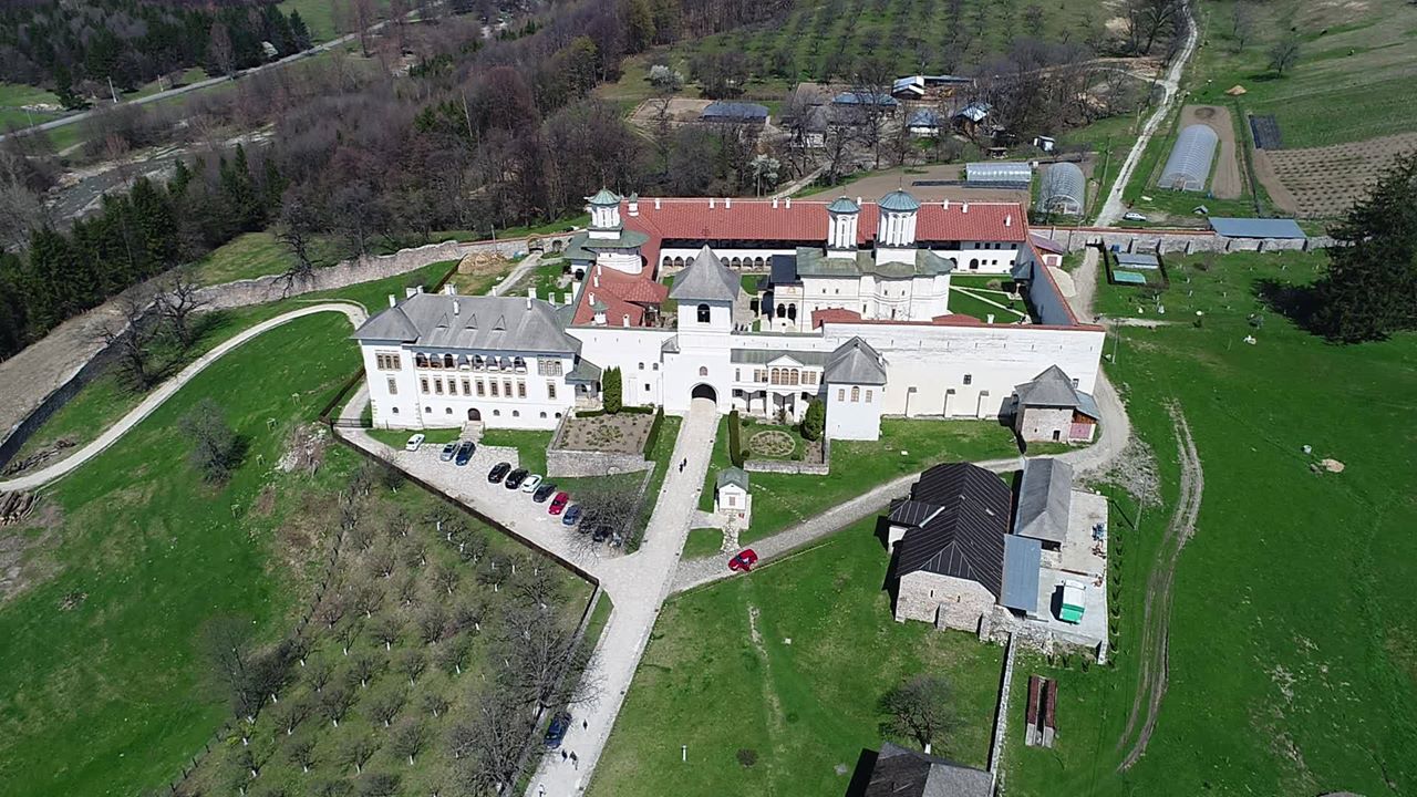 Turul mănăstirilor la Horezu